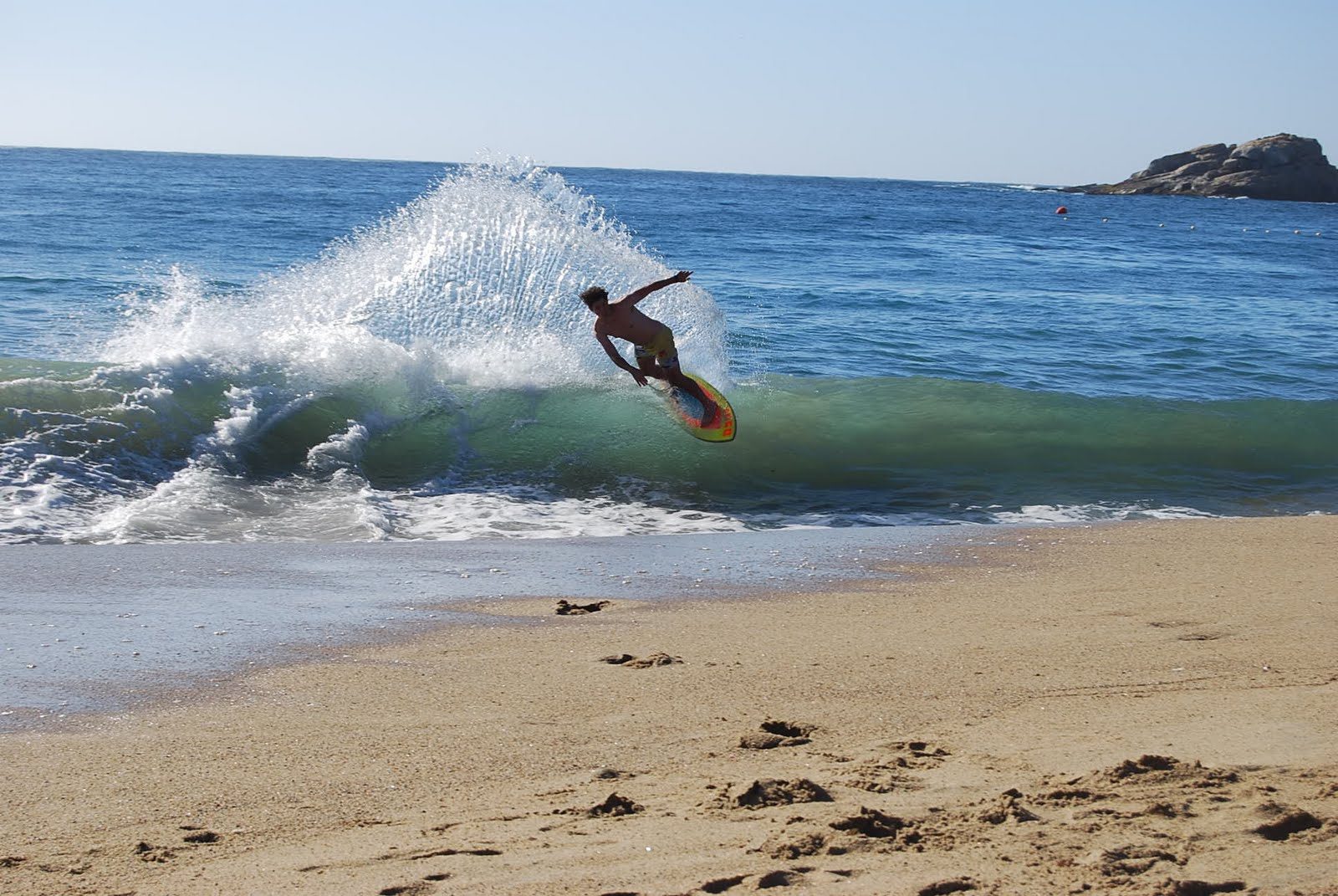 Surfeando con Skimboard