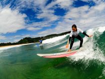 Surfeando en la cresta de la ola